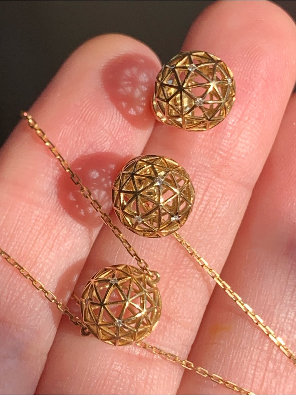 18k Gold Filigree Sphere Necklace and Stud Earrings Set - Picture 3 of 13